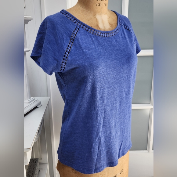 BANANA REPUBLIC Pretty Openwork Periwinkle Blue Short Sleeve Top EUC - Picture 3 of 6